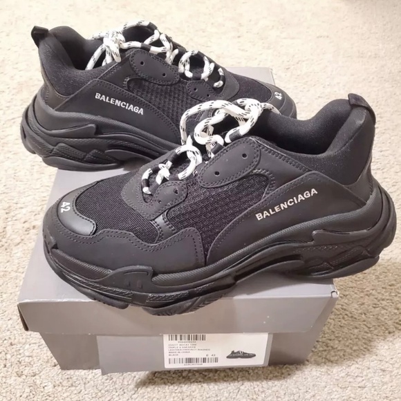 BALENCIAGA triple s - Picture 1 of 9